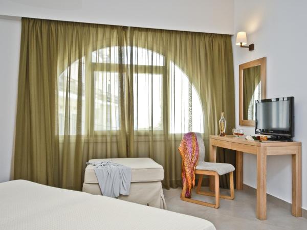 Xenia Hotel : photo 2 de la chambre chambre double ou lits jumeaux avec canapé-lit