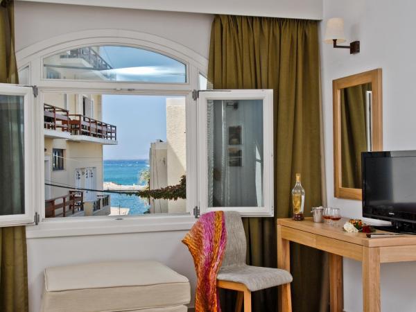 Xenia Hotel : photo 3 de la chambre chambre double ou lits jumeaux avec canapé-lit