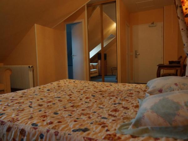 Hotel La Diligence : photo 8 de la chambre chambre triple