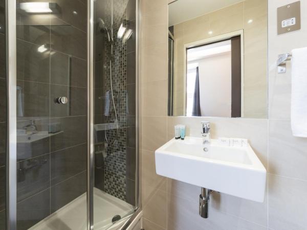 Chester Hotel : photo 10 de la chambre chambre quadruple avec salle de bains privative
