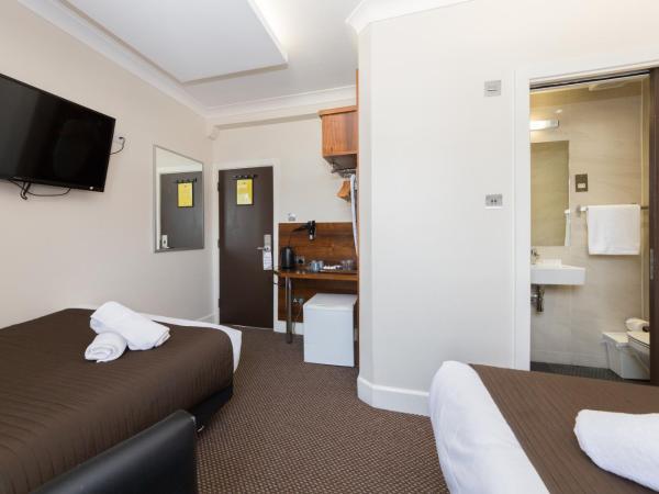 Chester Hotel : photo 4 de la chambre chambre quadruple avec salle de bains privative