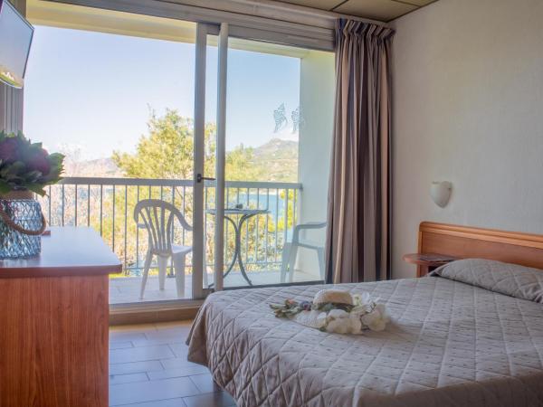 Hotel Roc E Mare : photo 4 de la chambre chambre double roc - vue sur jardin
