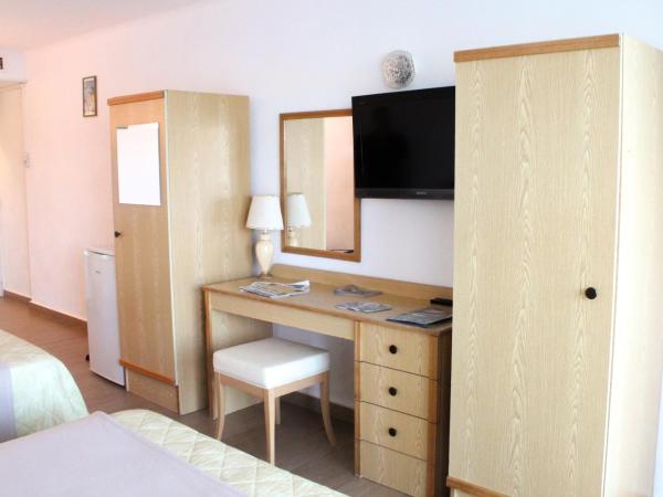 Hotel Roc E Mare : photo 3 de la chambre chambre triple - mare