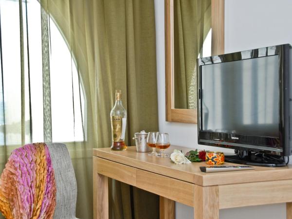 Xenia Hotel : photo 4 de la chambre chambre double ou lits jumeaux avec canapé-lit