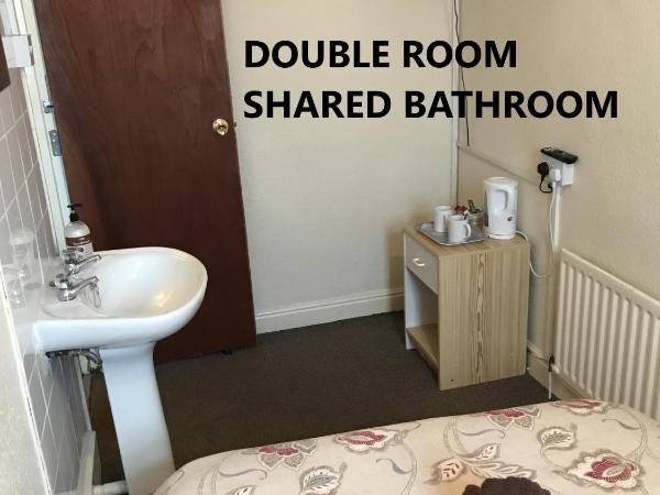 Coco Beach Hotel : photo 1 de la chambre chambre double avec salle de bains commune