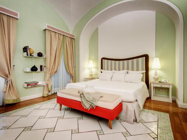 Capri Tiberio Palace - The Leading Hotels of the World : photo 5 de la chambre junior suite with city view