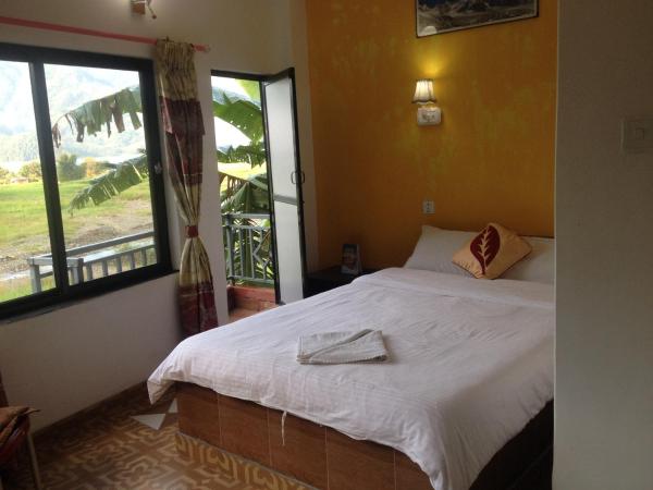Bishnu Homestay : photo 9 de la chambre chambre double ou lits jumeaux deluxe - vue sur lac