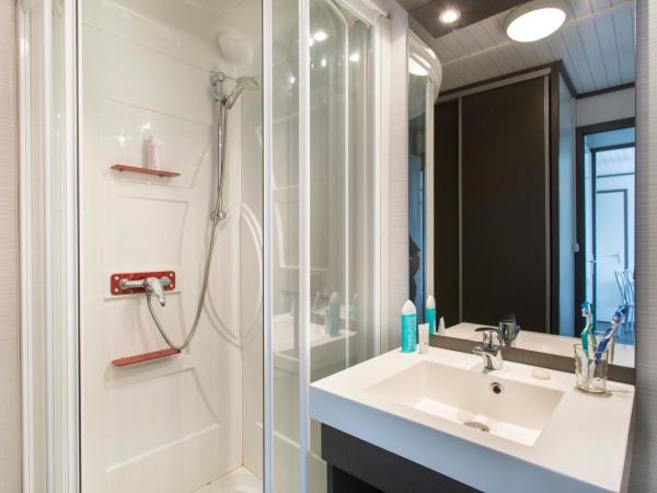 Village Vacances Le Parc Des Chênes (by Popinns) : photo 8 de la chambre chalet 3 chambres (6 personnes)