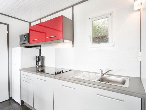 Village Vacances Le Parc Des Chênes (by Popinns) : photo 3 de la chambre chalet 3 chambres (6 personnes)