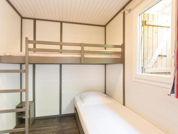 Village Vacances Le Parc Des Chênes (by Popinns) : photo 5 de la chambre chalet 3 chambres (6 personnes)