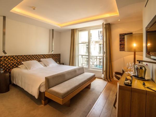 Hotel Marignan Champs-Elysées : photo 3 de la chambre chambre double de luxe tour eiffel