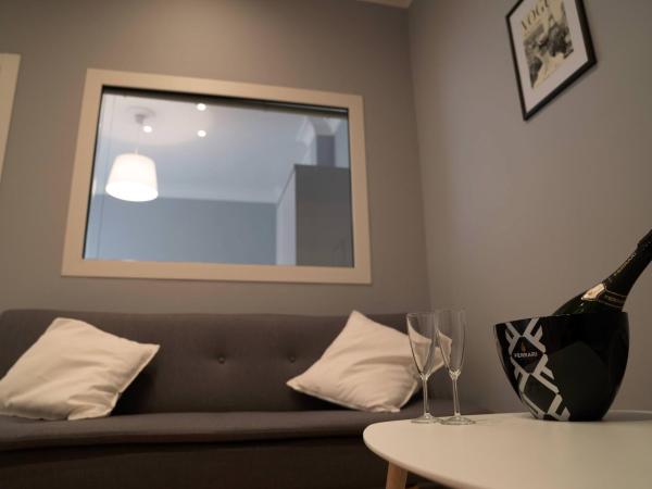 Room 56 : photo 3 de la chambre suite avec balcon