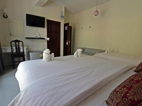 Baan Pordeedin : photo 7 de la chambre chambre triple avec salle de bains privative