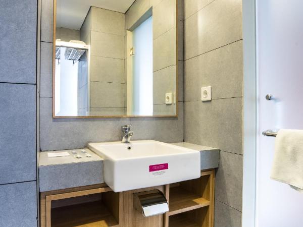 Maple Hotel Grogol : photo 5 de la chambre chambre deluxe double ou lits jumeaux
