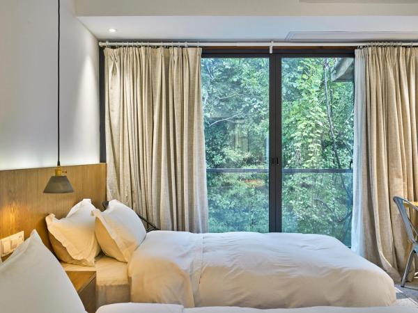 Wei Wen Inn : photo 3 de la chambre chambre triple avec balcon