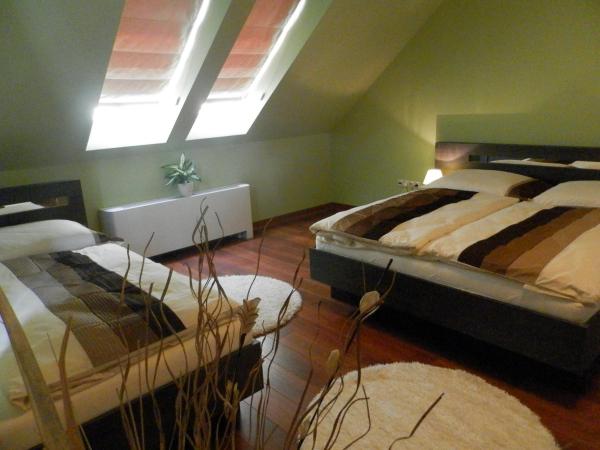 Nagyrét Panzió Eger : photo 2 de la chambre chambre triple avec salle de bains privative