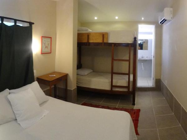 Albergaria Hostel : photo 8 de la chambre chambre double avec salle de bains privative