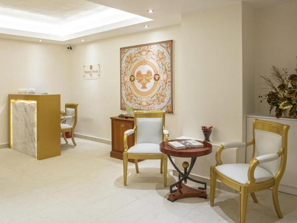 Theoxenia Palace : photo 4 de la chambre chambre avec accès à la piscine intérieure et au spa