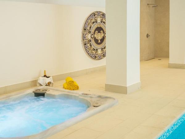 Theoxenia Palace : photo 10 de la chambre chambre avec accès à la piscine intérieure et au spa