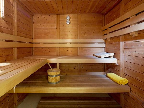 Theoxenia Palace : photo 7 de la chambre chambre avec accès à la piscine intérieure et au spa