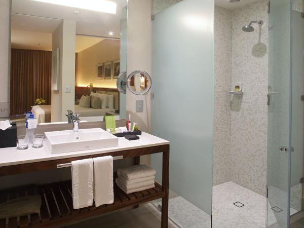 Emporio Cancun - Buy All Inclusive Option : photo 4 de la chambre suite deluxe avec lit king-size