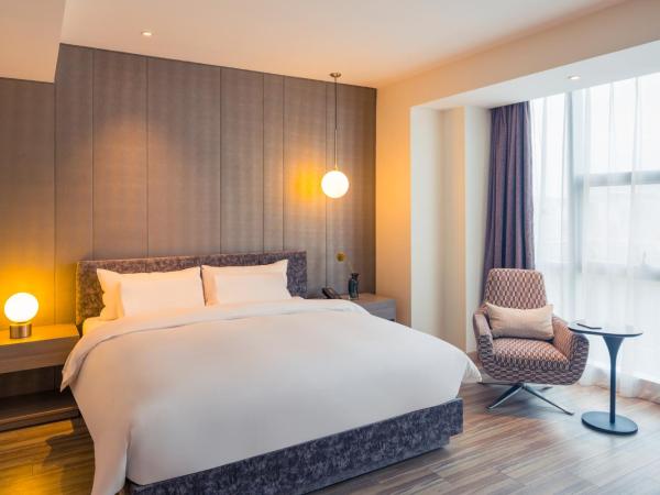 Mercure Shanghai Hongqiao South : photo 5 de la chambre suite deluxe avec lit king-size