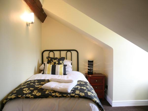 Gillygate Guest House : photo 2 de la chambre chambre lits jumeaux avec salle de bains privative séparée