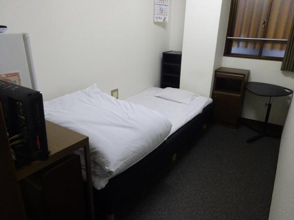 Economy Hotel Hoteiya : photo 3 de la chambre chambre simple avec salle de bains commune