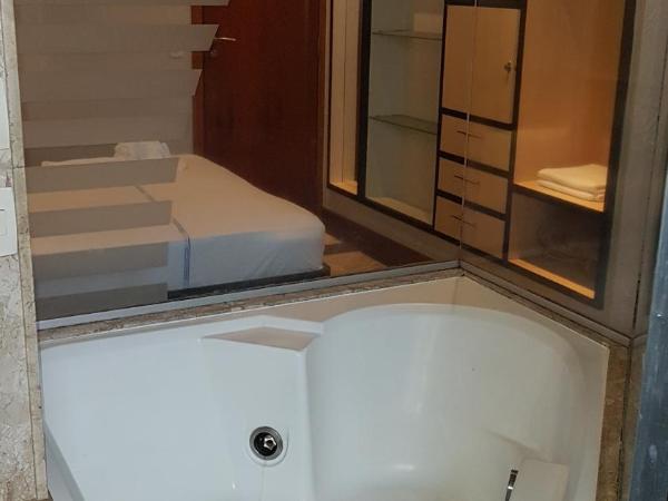 Platinum Hotel : photo 4 de la chambre suite deluxe avec baignoire spa
