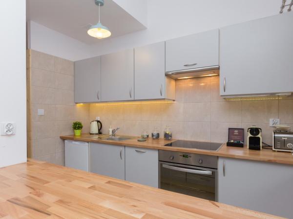 1898 Parkside Boutique Residence : photo 5 de la chambre appartement 2 chambres deluxe avec balcon