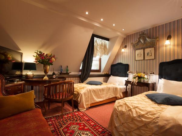 Dwór Giemzów Hotel - Autostrada A1 : photo 4 de la chambre chambre lits jumeaux