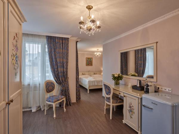 Apartment-Hotel am Rathaus : photo 5 de la chambre chambre triple avec balcon