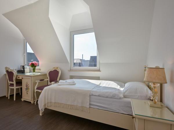 Apartment-Hotel am Rathaus : photo 2 de la chambre chambre deluxe double ou lits jumeaux