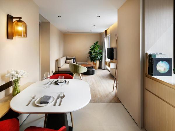 Artyzen Habitat Dongzhimen Beijing : photo 5 de la chambre hébergement lit king-size - sanctuaire 55