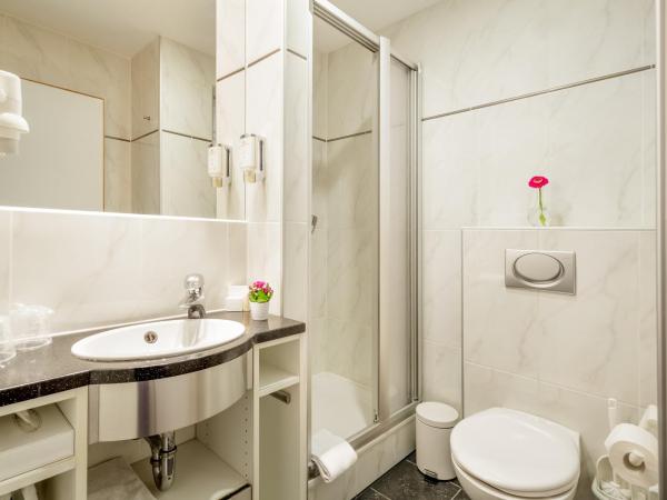 MesseHotel Köln-Deutz : photo 4 de la chambre chambre double ou lits jumeaux