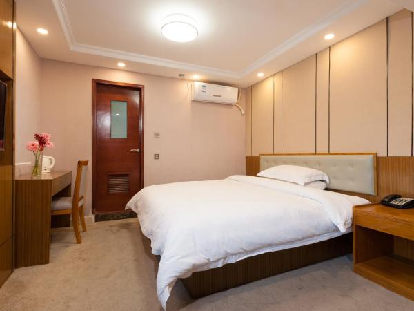 Guangzhou Compass Hotel : photo 5 de la chambre chambre lit king-size - vue sur jardin