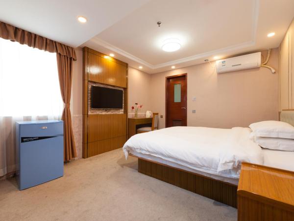 Guangzhou Compass Hotel : photo 2 de la chambre chambre lit king-size - vue sur jardin