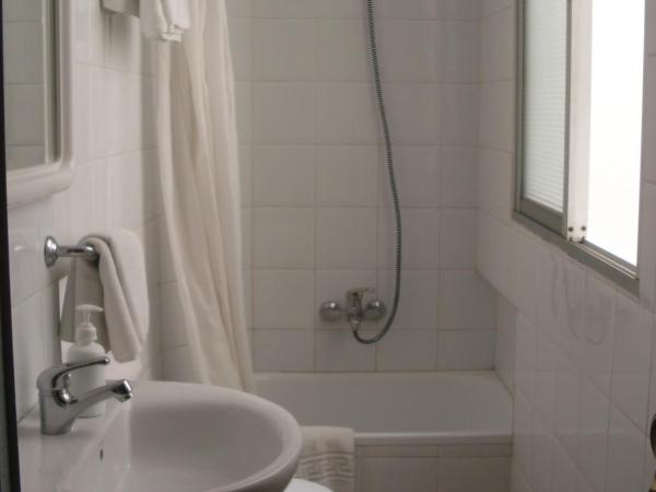 Pension Gala : photo 2 de la chambre chambre simple avec salle de bains commune