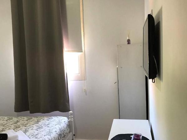 Jualis Guest House : photo 6 de la chambre chambre double supérieure - vue sur jardin