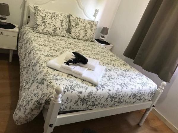 Jualis Guest House : photo 2 de la chambre chambre double supérieure - vue sur jardin