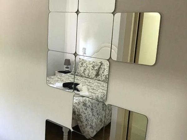 Jualis Guest House : photo 3 de la chambre chambre double supérieure - vue sur jardin