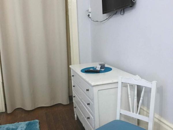 Jualis Guest House : photo 4 de la chambre chambre double avec salle de bains privative - vue sur jardin