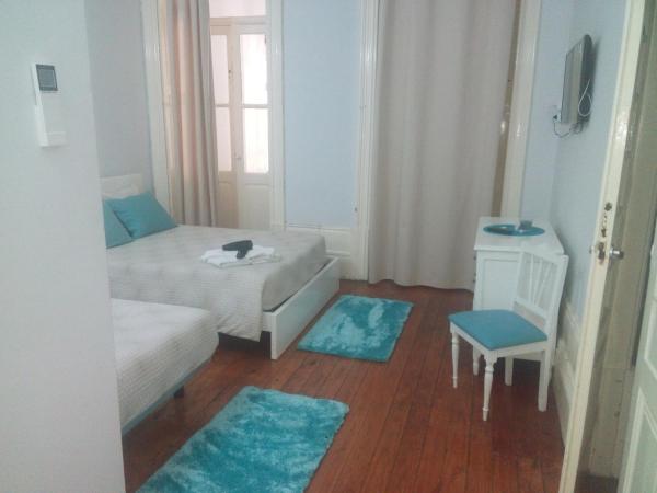 Jualis Guest House : photo 2 de la chambre chambre double avec salle de bains privative - vue sur jardin