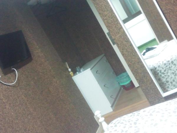 Jualis Guest House : photo 9 de la chambre chambre double Économique avec salle de bains privative