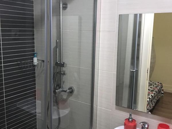 Jualis Guest House : photo 3 de la chambre grande chambre double