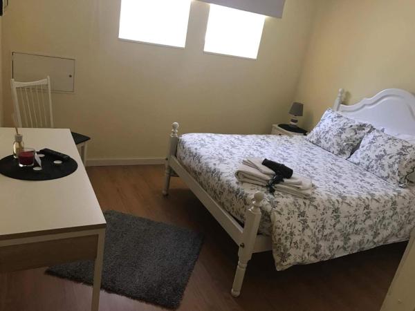 Jualis Guest House : photo 4 de la chambre chambre double avec salle de bains privative