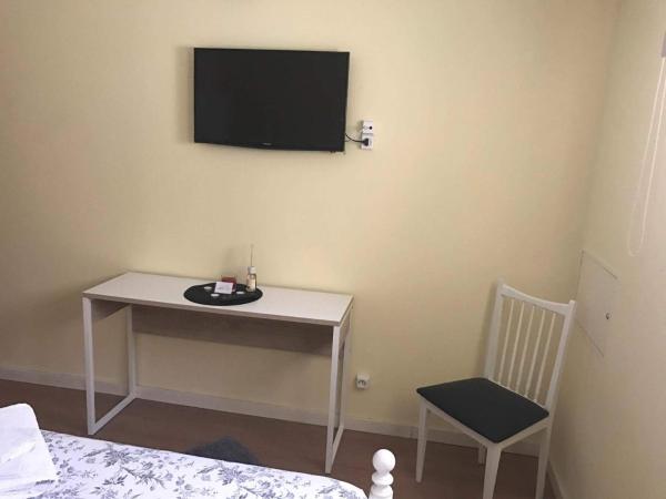 Jualis Guest House : photo 5 de la chambre chambre double avec salle de bains privative