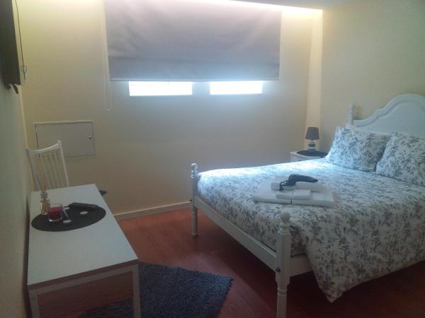 Jualis Guest House : photo 6 de la chambre chambre double avec salle de bains privative