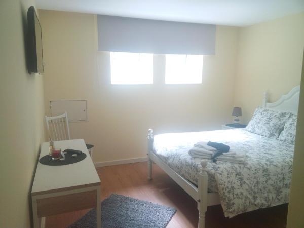 Jualis Guest House : photo 10 de la chambre chambre double avec salle de bains privative