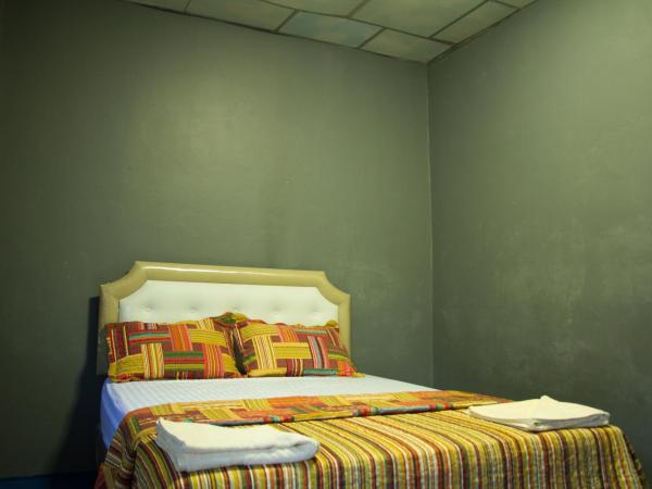Sook Jai Guest House : photo 4 de la chambre chambre double avec salle de bains privative